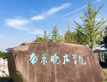 通用舞臺承建：南京曉莊學院報告廳舞臺項目（舞臺音響、舞臺燈光吊桿、幕布...